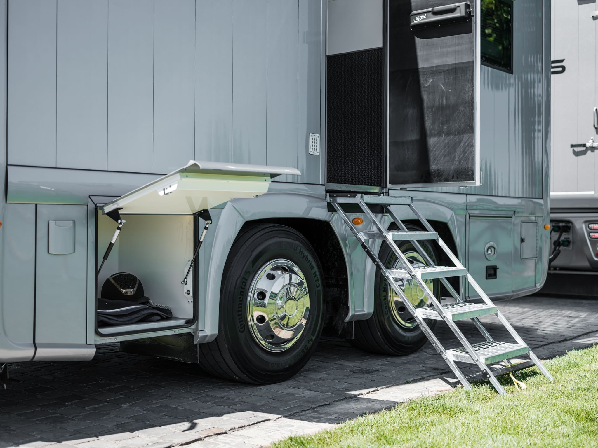 Stephex-Horse-Trucks_©Jeroen-Willems_230-2.jpg